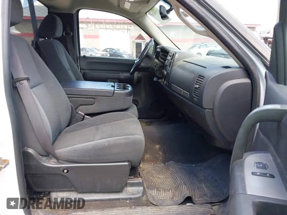 2008 Chevrolet Silverado 2500HD 1LT with VIN 1GCHK24K28E181931, listed as a IAAI auction lot 43059070 with 163,970 mi miles and . Bid and sale history available at DreamBid. Image 5.