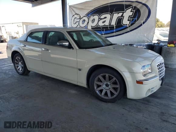 2006 Chrysler 300 C with VIN 2C3KA63H06H530875, listed as a Copart auction lot 71136465 with 146,743 mi miles and Clean title. Bid and sale history available at DreamBid. Image 4.