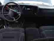 2001 Chevrolet Silverado 1500 LS z VIN 1GCEK19V61E191514, wystawiony jako Copart lot #81968884 z przebiegiem 156 785 mil mil oraz Szkoda całkowita • Salvage title. Historia ofert i sprzedaży dostępna na DreamBid. Obrazek 8.