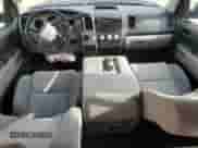 2012 Toyota Tundra z VIN 5TFRU5F19CX026827, wystawiony jako Copart lot #43980285 z przebiegiem 134 060 mil mil oraz Szkoda całkowita • Salvage title. Historia ofert i sprzedaży dostępna na DreamBid. Obrazek 8.