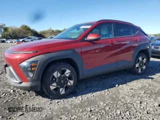 2024 Hyundai Kona SEL с VIN KM8HCCAB6RU104750, выставлен на аукционе Copart как лот 82209495 с пробегом 11 421 миль миль и Списание • Salvage title. История ставок и продаж доступна на DreamBid. Изображение 1.
