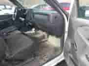 2002 Chevrolet Silverado 1500 z VIN 1GCEC14WX2Z146163, wystawiony jako IAAI lot #41520765 z przebiegiem 195 742 mil mil oraz . Historia ofert i sprzedaży dostępna na DreamBid. Obrazek 5.