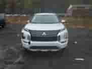 2023 Mitsubishi Outlander SE z VIN JA4T5UA92PZ059781, wystawiony jako Copart lot #51911205 z przebiegiem 32 941 mil mil oraz Szkoda całkowita • Salvage title. Historia ofert i sprzedaży dostępna na DreamBid. Obrazek 5.