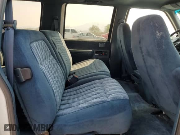 1994 Chevrolet Suburban с VIN 1GNGK26F1RJ444762, выставлен на аукционе Copart как лот 86776674 с пробегом 354 375 миль миль и Списание • Salvage title. История ставок и продаж доступна на DreamBid. Изображение 12.