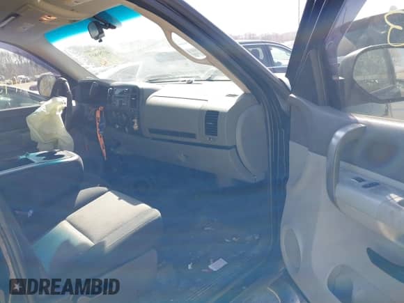 2007 GMC Sierra 1500 Work Truck z VIN 1GTEK14X77Z619519, wystawiony jako IAAI lot #41756863 z przebiegiem 156 176 mil mil oraz . Historia ofert i sprzedaży dostępna na DreamBid. Obrazek 5.