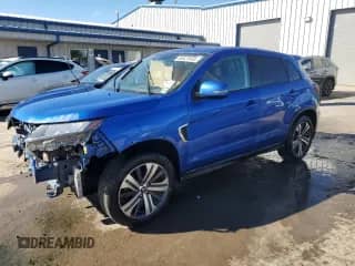 2021 Mitsubishi Outlander ES z VIN JA4ARUAU9MU034157, wystawiony jako Copart lot #86621645 z przebiegiem 67 670 mil mil oraz Szkoda całkowita • Salvage title. Historia ofert i sprzedaży dostępna na DreamBid. Obrazek 1.