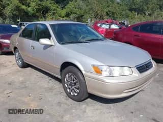 2001 Toyota Camry CE z VIN 4T1BG22K61U101337, wystawiony jako IAAI lot #43251486 z przebiegiem 159 140 mil mil oraz . Historia ofert i sprzedaży dostępna na DreamBid. Obrazek 1.