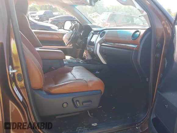 2015 Toyota Tundra Platinum с VIN 5TFAY5F15FX441259, выставлен на аукционе IAAI как лот 43162043 с пробегом 145 976 миль миль и . История ставок и продаж доступна на DreamBid. Изображение 5.