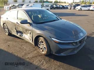 2024 Hyundai Elantra SEL z VIN KMHLM4DG8RU708529, wystawiony jako IAAI lot #42500324 z przebiegiem 20 541 mil mil oraz . Historia ofert i sprzedaży dostępna na DreamBid. Obrazek 1.