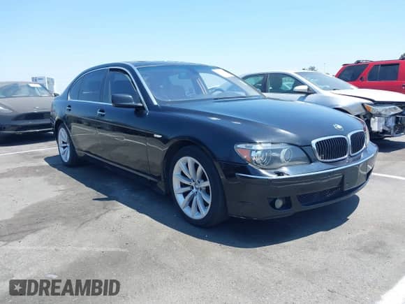 2006 BMW 7 Series 750Li z VIN WBAHN83526DT63490, wystawiony jako IAAI lot #42624790 z przebiegiem 146 508 mil mil oraz . Historia ofert i sprzedaży dostępna na DreamBid. Obrazek 1.