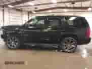 2009 Chevrolet Tahoe 2LT z VIN 1GNFK23049R149880, wystawiony jako IAAI lot #42793243 z przebiegiem 235 729 mil mil oraz . Historia ofert i sprzedaży dostępna na DreamBid. Obrazek 15.