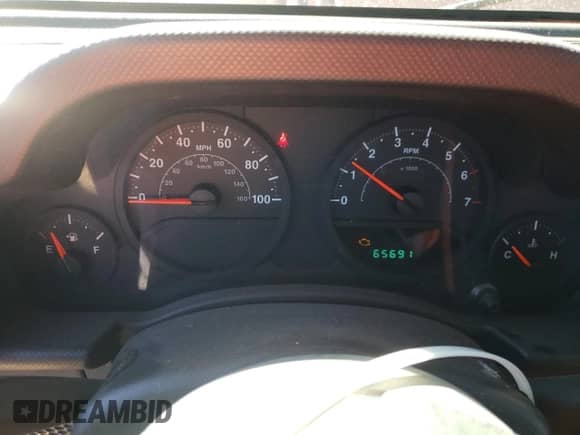 2007 Jeep Wrangler X с VIN 1J4FA24197L123725, выставлен на аукционе Copart как лот 70392965 с пробегом 65 691 миль миль и Списание • Salvage title. История ставок и продаж доступна на DreamBid. Изображение 9.