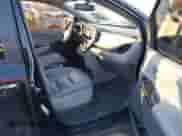 2017 Toyota Sienna XLE Auto Access Seat z VIN 5TDYZ3DC2HS805845, wystawiony jako IAAI lot #41456888 z przebiegiem 138 475 mil mil oraz . Historia ofert i sprzedaży dostępna na DreamBid. Obrazek 5.