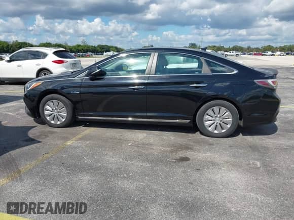 2017 Hyundai Sonata SE with VIN KMHE24L14HA047979, listed as a IAAI auction lot 43522199 with 112,707 mi miles and . Bid and sale history available at DreamBid. Image 14.