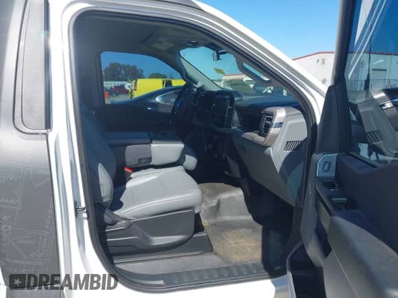 2023 Ford F-150 XL с VIN 1FTMF1CP6PKF88399, выставлен на аукционе IAAI как лот 43355889 с пробегом 21 006 миль миль и . История ставок и продаж доступна на DreamBid. Изображение 5.