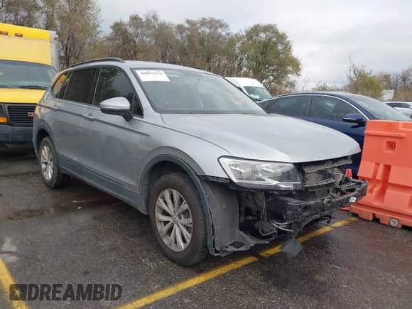 2020 Volkswagen Tiguan S с VIN 3VV1B7AX3LM127590, выставлен на аукционе IAAI как лот 40852532 с пробегом 62 465 миль миль и . История ставок и продаж доступна на DreamBid. Изображение 1.