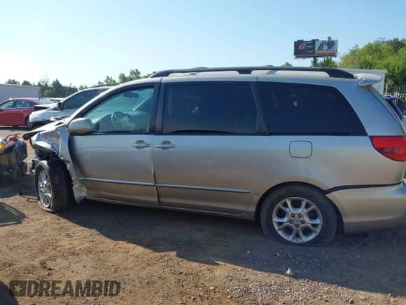 2005 Toyota Sienna XLE Limited with VIN 5TDZA22C75S289728, listed as a IAAI auction lot 43248565 with Not provided miles and . Bid and sale history available at DreamBid. Image 15.