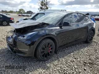2024 Tesla Model Y Long Range with VIN 7SAYGAEE2RF987565, listed as a Copart auction lot 85382075 with 28,020 mi miles and Salvage title. Bid and sale history available at DreamBid. Image 1.