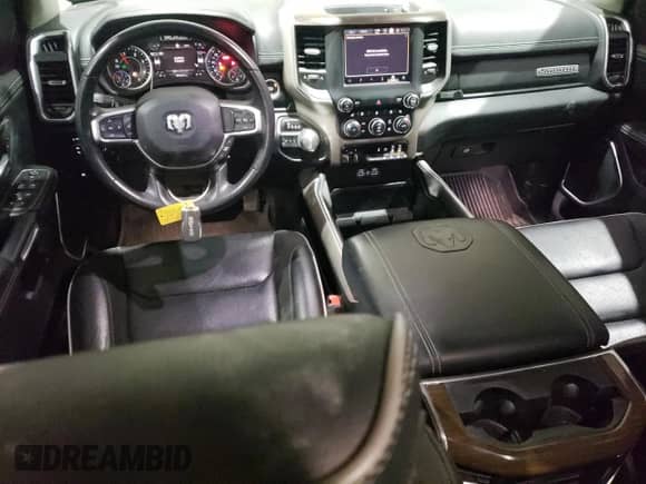 2022 Ram 1500 Laramie z VIN 1C6RREJM5NN228587, wystawiony jako Copart lot #89202595 z przebiegiem 51 671 mil mil oraz Szkoda całkowita • Salvage title. Historia ofert i sprzedaży dostępna na DreamBid. Obrazek 8.