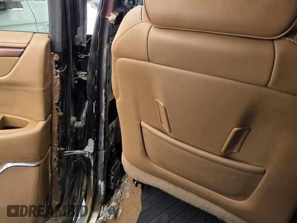 2017 Cadillac Escalade Platinum с VIN 1GYS4DKJ8HR383861, выставлен на аукционе IAAI как лот 43492366 с пробегом 65 138 миль миль и . История ставок и продаж доступна на DreamBid. Изображение 13.