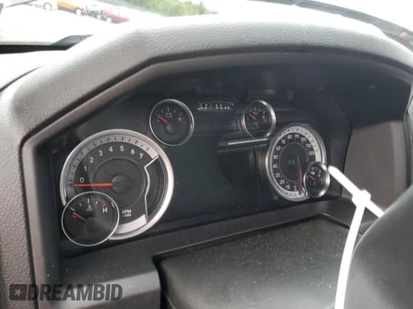 2021 Ram 1500 Express z VIN 1C6RR7FG1MS585215, wystawiony jako Copart lot #69612085 z przebiegiem Nie podano mil oraz Szkoda całkowita • Salvage title. Historia ofert i sprzedaży dostępna na DreamBid. Obrazek 9.