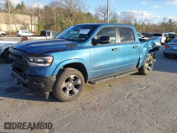 2024 Ram 1500 Big Horn z VIN 1C6SRFFT6RN232094, wystawiony jako IAAI lot #40893906 z przebiegiem 16 501 mil mil oraz . Historia ofert i sprzedaży dostępna na DreamBid. Obrazek 2.