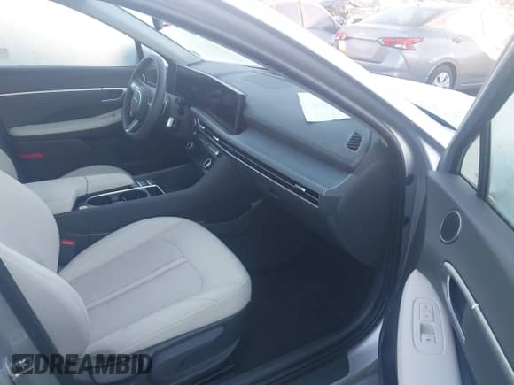 2025 Hyundai Sonata SEL with VIN KMHL64JA9SA468974, listed as a IAAI auction lot 43492347 with 13,050 mi miles and . Bid and sale history available at DreamBid. Image 5.