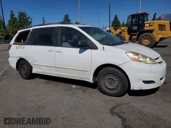 2010 Toyota Sienna CE z VIN 5TDKK4CC7AS320821, wystawiony jako Copart lot #71125375 z przebiegiem 173 465 mil mil oraz Szkoda całkowita • Salvage title. Historia ofert i sprzedaży dostępna na DreamBid. Obrazek 4.