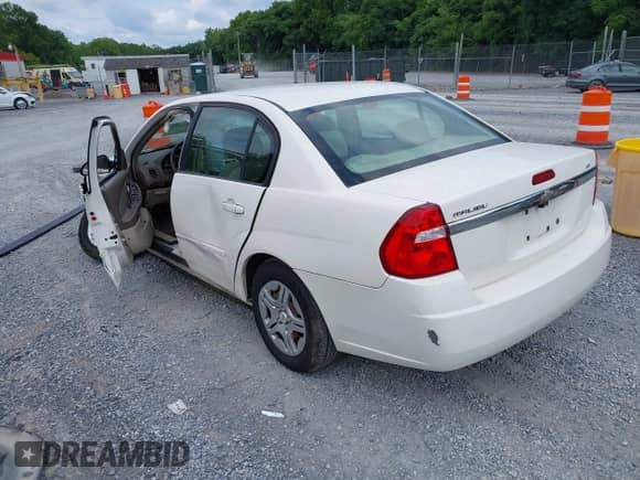 2008 Chevrolet Malibu Classic LS 1FL z VIN 1G1ZS58F48F142120, wystawiony jako IAAI lot #42764488 z przebiegiem 110 243 mil mil oraz . Historia ofert i sprzedaży dostępna na DreamBid. Obrazek 3.