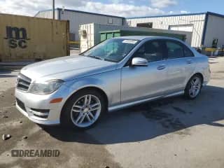 2014 Mercedes-Benz C 250 Sport z VIN WDDGF4HB6EG210133, wystawiony jako Copart lot #85666995 z przebiegiem 157 451 mil mil oraz Szkoda całkowita • Salvage title. Historia ofert i sprzedaży dostępna na DreamBid. Obrazek 1.