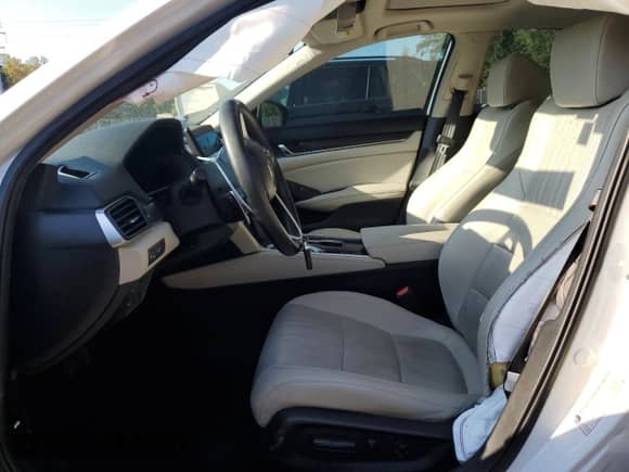 2021 Honda Accord Touring с VIN 1HGCV2F91MA015530, выставлен на аукционе Copart как лот 71623945 с пробегом 59 618 миль миль и Списание • Salvage title. История ставок и продаж доступна на DreamBid. Изображение 7.