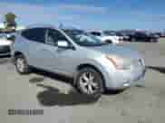 2010 Nissan Rogue SL с VIN JN8AS5MT4AW030850, выставлен на аукционе Copart как лот 84262775 с пробегом 260 833 миль миль и Списание • Salvage title. История ставок и продаж доступна на DreamBid. Изображение 4.