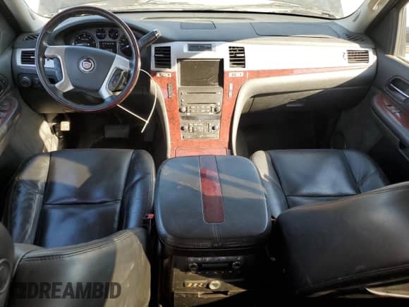 2008 Cadillac Escalade ESV с VIN 1GYFK66818R198559, выставлен на аукционе Copart как лот 84005015 с пробегом 240 223 миль миль и Списание • Salvage title. История ставок и продаж доступна на DreamBid. Изображение 8.