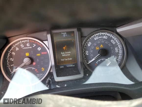 2022 Toyota Tacoma SR5 z VIN 3TMDZ5BN9NM133972, wystawiony jako Copart lot #50102025 z przebiegiem 12 598 mil mil oraz Szkoda całkowita • Salvage title. Historia ofert i sprzedaży dostępna na DreamBid. Obrazek 9.