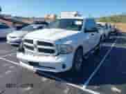 2014 Ram 1500 Express z VIN 1C6RR7KTXES168888, wystawiony jako IAAI lot #43242116 z przebiegiem 174 358 mil mil oraz . Historia ofert i sprzedaży dostępna na DreamBid. Obrazek 2.