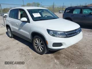 2014 Volkswagen Tiguan S с VIN WVGBV3AX0EW585931, выставлен на аукционе IAAI как лот 42232318 с пробегом 92 548 миль миль и . История ставок и продаж доступна на DreamBid. Изображение 1.
