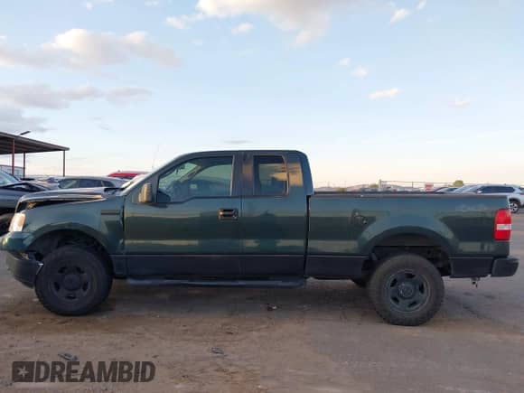 2005 Ford F-150 XLT z VIN 1FTPX14535FB19221, wystawiony jako IAAI lot #43425793 z przebiegiem 140 414 mil mil oraz . Historia ofert i sprzedaży dostępna na DreamBid. Obrazek 14.