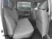 2023 Toyota Tacoma SR5 z VIN 3TMAZ5CN1PM206336, wystawiony jako Copart lot #82145395 z przebiegiem 26 296 mil mil oraz Szkoda całkowita • Salvage title. Historia ofert i sprzedaży dostępna na DreamBid. Obrazek 10.