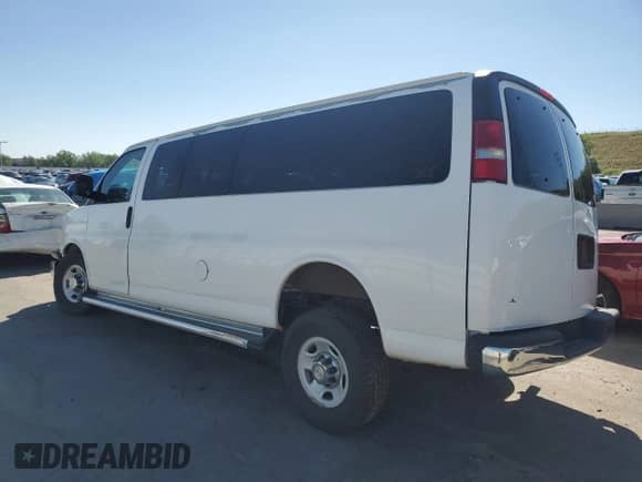2012 Chevrolet Express Passenger 1LT с VIN 1GAZG1FG6C1186289, выставлен на аукционе Copart как лот 58240754 с пробегом 63 816 миль миль и Списание • Salvage title. История ставок и продаж доступна на DreamBid. Изображение 2.