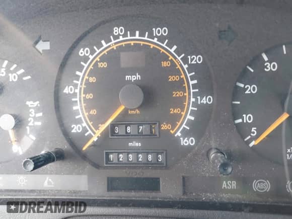 1992 Mercedes-Benz 500 z VIN WDBFA66EXNF055989, wystawiony jako IAAI lot #41949478 z przebiegiem 123 283 mil mil oraz . Historia ofert i sprzedaży dostępna na DreamBid. Obrazek 15.