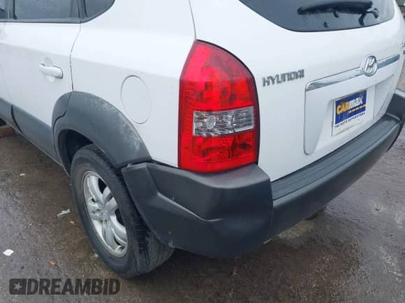 2008 Hyundai Tucson SE with VIN KM8JN12D08U803452, listed as a IAAI auction lot 42368069 with 194,963 mi miles and . Bid and sale history available at DreamBid. Image 6.