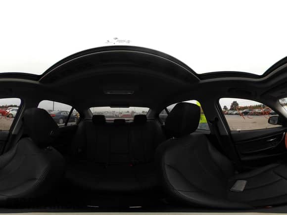 2015 BMW 3 Series 320i xDrive с VIN WBA3C3C59FP663030, выставлен на аукционе IAAI как лот 43188057 с пробегом 94 206 миль миль и . История ставок и продаж доступна на DreamBid. Изображение 18.