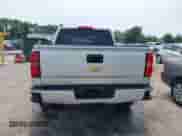 2018 Chevrolet Silverado 1500 LT z VIN 3GCUKREC5JG277050, wystawiony jako IAAI lot #42429935 z przebiegiem 151 652 mil mil oraz . Historia ofert i sprzedaży dostępna na DreamBid. Obrazek 16.