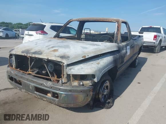 1994 Dodge 1500 z VIN 1B7HC16YXRS537277, wystawiony jako IAAI lot #42594082 z przebiegiem Nie podano mil oraz . Historia ofert i sprzedaży dostępna na DreamBid. Obrazek 6.