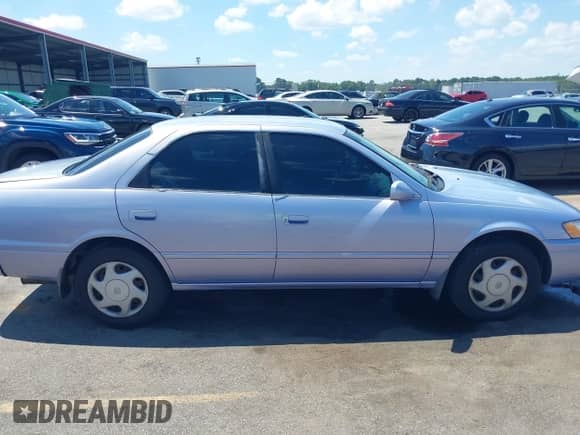 1997 Toyota Camry LE z VIN JT2BF22K2V0021868, wystawiony jako IAAI lot #43070012 z przebiegiem 128 808 mil mil oraz . Historia ofert i sprzedaży dostępna na DreamBid. Obrazek 13.