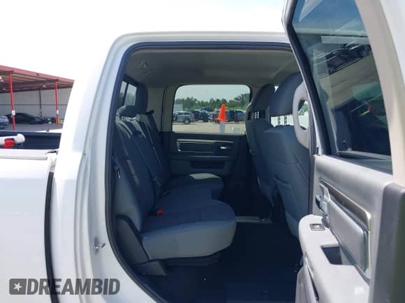 2018 Ram 1500 Big Horn z VIN 3C6RR7LT4JG123784, wystawiony jako IAAI lot #42780935 z przebiegiem 72 383 mil mil oraz . Historia ofert i sprzedaży dostępna na DreamBid. Obrazek 8.