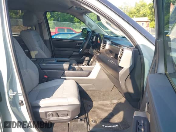 2022 Toyota Tundra SR5 with VIN 5TFLA5DB0NX048969, listed as a IAAI auction lot 42589368 with 47,984 mi miles and . Bid and sale history available at DreamBid. Image 5.