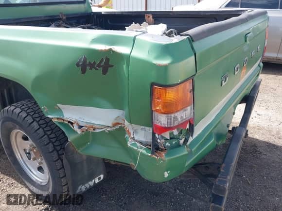 1990 Dodge RAM with VIN JB7FM24W9LP013334, listed as a IAAI auction lot 41895291 with 209,444 mi miles and . Bid and sale history available at DreamBid. Image 6.