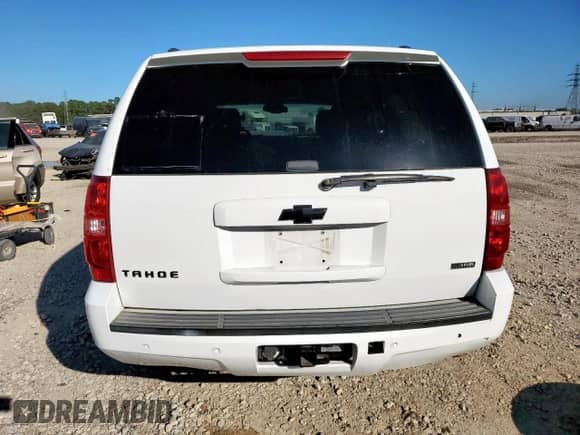 2008 Chevrolet Tahoe 2LT z VIN 1GNFC130X8R110202, wystawiony jako Copart lot #90873445 z przebiegiem 284 247 mil mil oraz Czysty tytuł • Clean title. Historia ofert i sprzedaży dostępna na DreamBid. Obrazek 6.