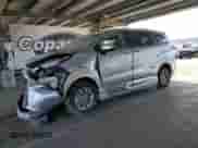 2022 Toyota Sienna LE z VIN 5TDKRKEC4NS085619, wystawiony jako Copart lot #70308655 z przebiegiem 164 960 mil mil oraz Szkoda całkowita • Salvage title. Historia ofert i sprzedaży dostępna na DreamBid. Obrazek 1.